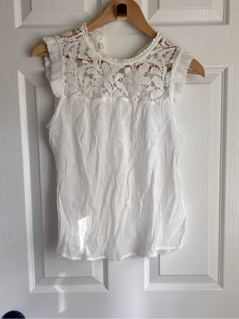 mine White Lace Sleeveless Top